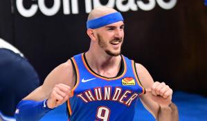 Caruso tuvo que enseñarle a sus compañeros del Thunder cómo descorchar champaña para celebrar