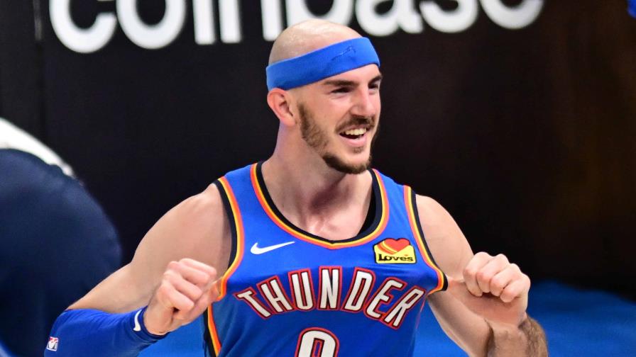Caruso tuvo que enseñarle a sus compañeros del Thunder cómo descorchar champaña para celebrar Caruso tuvo que enseñarle a sus compañeros del Thunder cómo descorchar champaña para celebrar