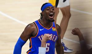 Luguentz Dort celebra título de la NBA con una bandera haitiana y otra de Canadá Luguentz Dort celebra título de la NBA con una bandera haitiana y otra de Canadá