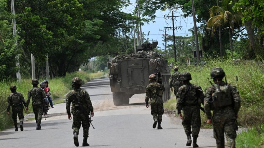 Ejército colombiano libera a 57 militares retenidos por pobladores en enclave guerrillero