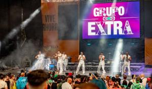 Grupo Extra regresa triunfalmente a Nápoles ante más de 20,000 personas