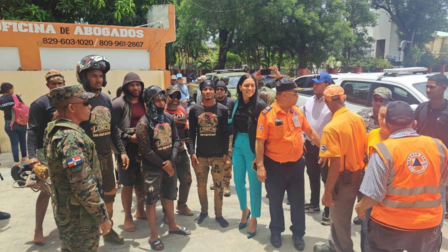 Rescatan a 12 excursionistas tras perderse en zona montañosa entre Santiago Rodríguez y San Juan Rescatan a 12 excursionistas tras perderse en zona montañosa entre Santiago Rodríguez y San Juan