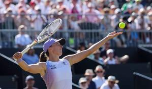 Swiatek arranca su temporada en hierba ganando a Azarenka en Bad Homburg