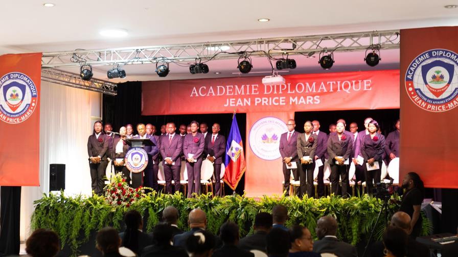 Haití gradúa nuevos diplomáticos que serán integrados al servicio para defensa de su soberanía