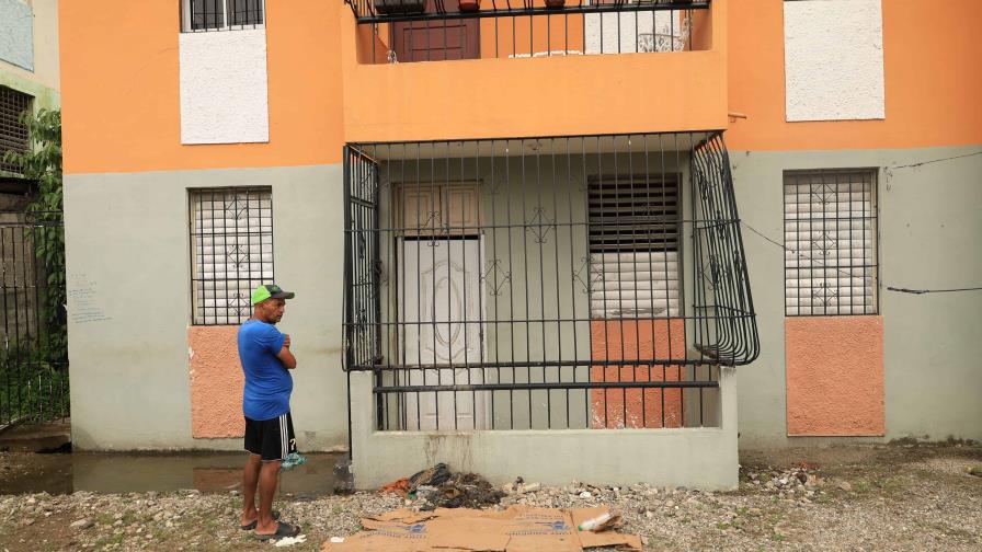 Mujer convive más de 15 días junto al cadáver de su hermano en San Cristóbal Mujer convive más de 15 días junto al cadáver de su hermano en San Cristóbal