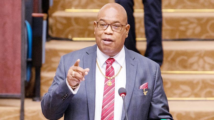 Arrestan a tres personas que presuntamente dispararon en residencia de ministro de Guyana Arrestan a tres personas que presuntamente dispararon en residencia de ministro de Guyana