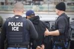 Inmigración ha trasladado a menudo a detenidos lejos de sus domicilios, según un informe
