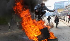 Al menos 50 manifestantes heridos en choques con la Policía en las protestas en Kenia Al menos 50 manifestantes heridos en choques con la Policía en las protestas en Kenia