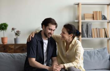 El reto de ser pareja de un hijo parentalizado