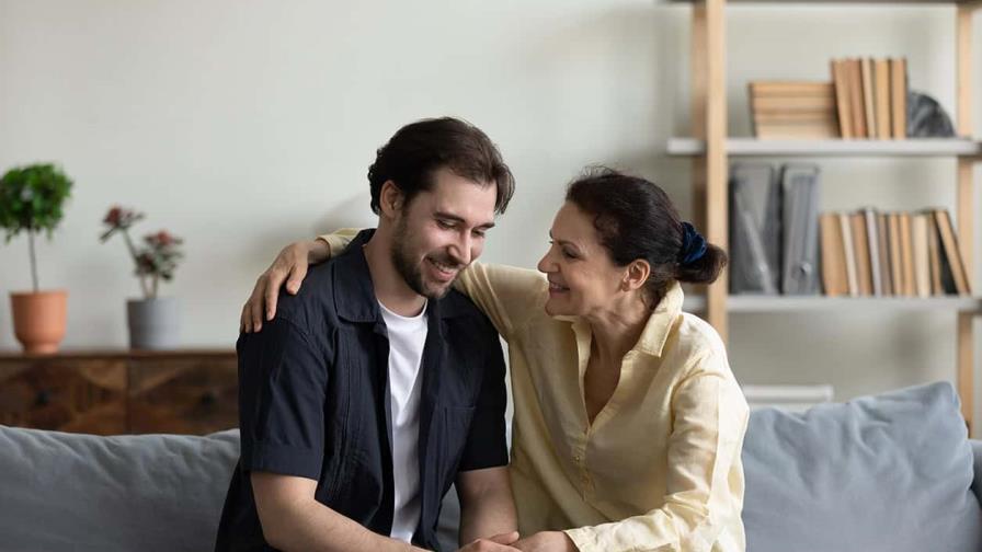 El reto de ser pareja de un hijo parentalizado El reto de ser pareja de un hijo parentalizado