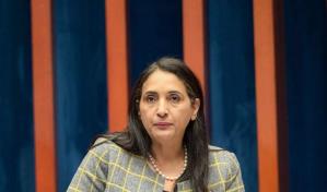Senadora de Azua llama a detener carreras clandestinas de jóvenes en la autopista 6 de Noviembre Senadora de Azua llama a detener carreras clandestinas de jóvenes en la autopista 6 de Noviembre