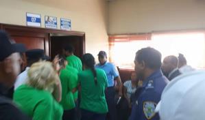 Aplazan audiencia de medida de coerción contra implicados en red de explotación de 40 mujeres