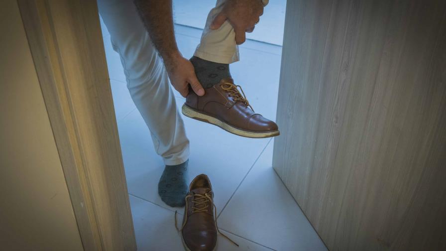 Quitarse los zapatos antes de entrar a la casa: tradición respaldada por la ciencia