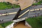 Un puente en la principal autopista del oeste de Venezuela colapsa tras intensas lluvias