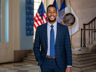 Antonio Reynoso recibe apoyo de Nydia Velázquez en su candidatura