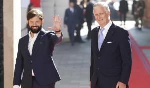 Boric hace inédito uso del permiso paternal tras el nacimiento de su primera hija