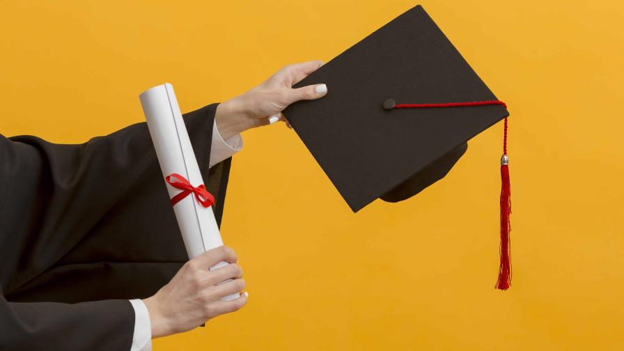 Más de 13,000 profesionales se graduaron en lo que va del año Más de 13,000 profesionales se graduaron en lo que va del año