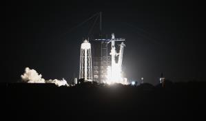 Nave espacial con astronautas de India, Polonia y Hungría se acopla a la EEI