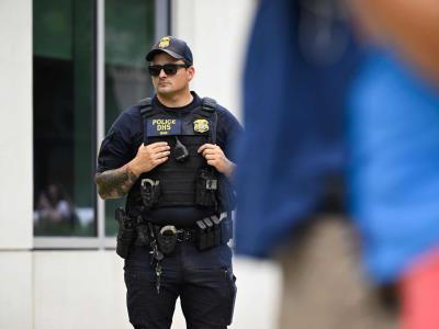 ICE traslada migrantes a más prisiones federales