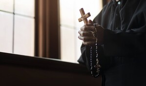 Arquidi&aacute;cesis de Santiago investiga a sacerdote tras denuncias de presuntas irregularidades en parroquia de Navarrete