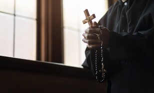 Arquidi&aacute;cesis de Santiago investiga a sacerdote tras denuncias de presuntas irregularidades en parroquia de Navarrete