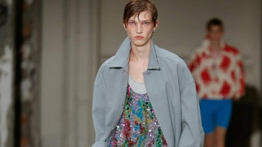Julian Klausner revisita los clásicos para Dries Van Noten en la Semana de la Moda de París Julian Klausner revisita los clásicos para Dries Van Noten en la Semana de la Moda de París