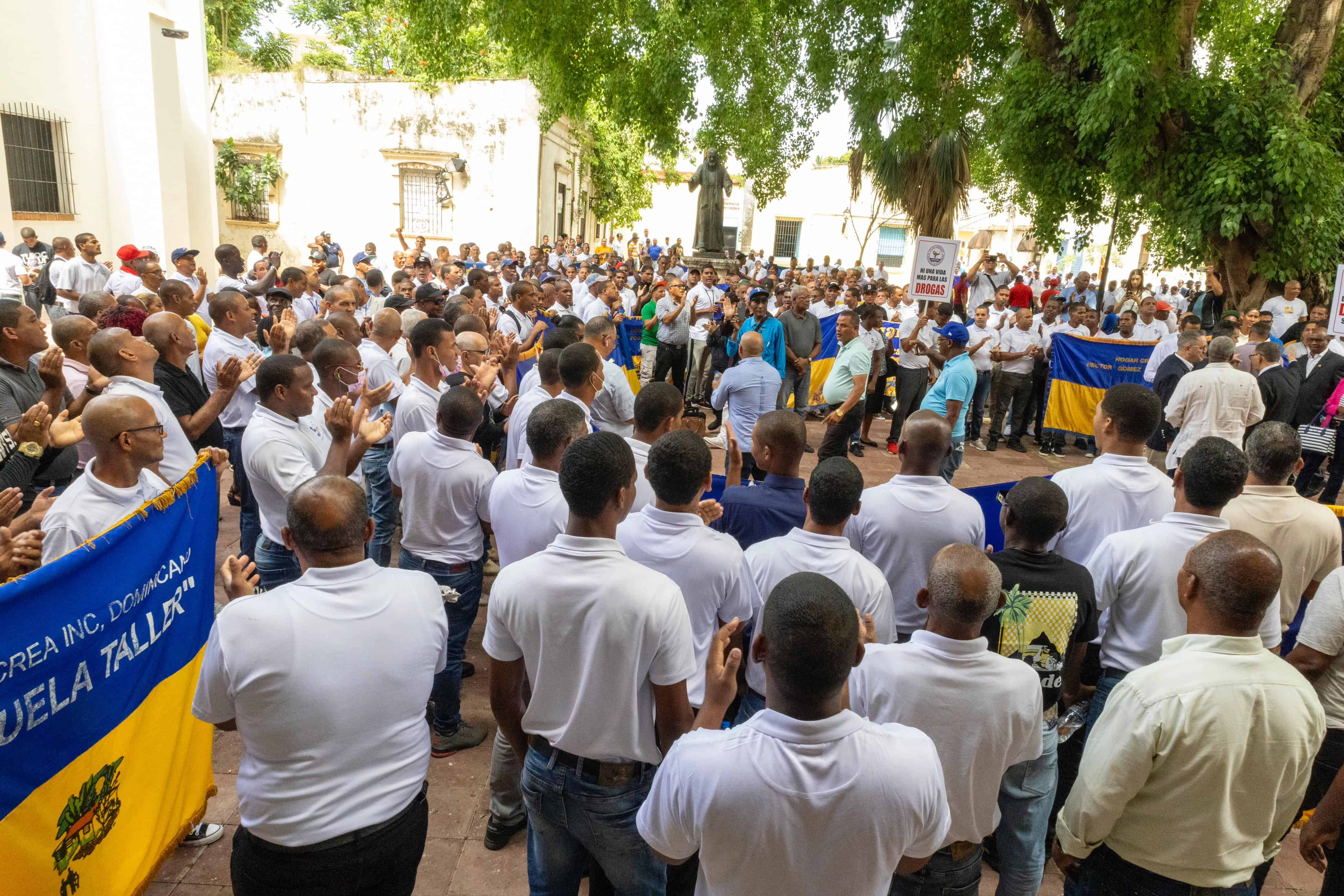 Reunión de beneficiado de Hogar Crea.