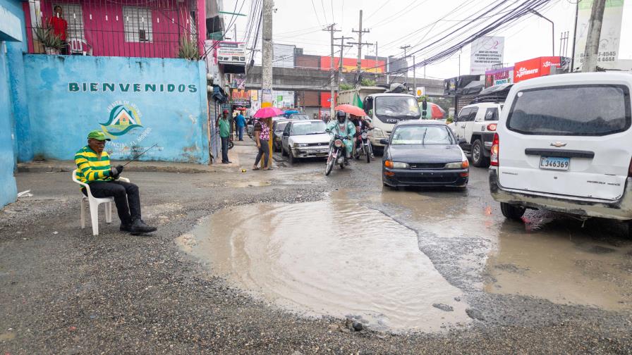 Clamor ciudadano: un hoyo inunda de problemas a Santo Domingo Norte Clamor ciudadano: un hoyo inunda de problemas a Santo Domingo Norte