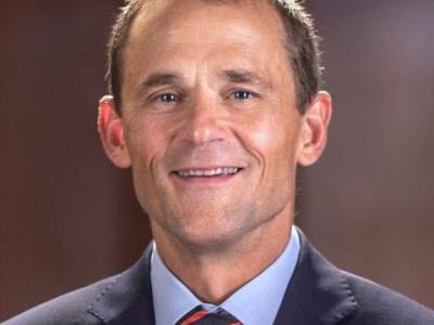 Dimisión rector Universidad Virginia por presión del Gobierno Trump