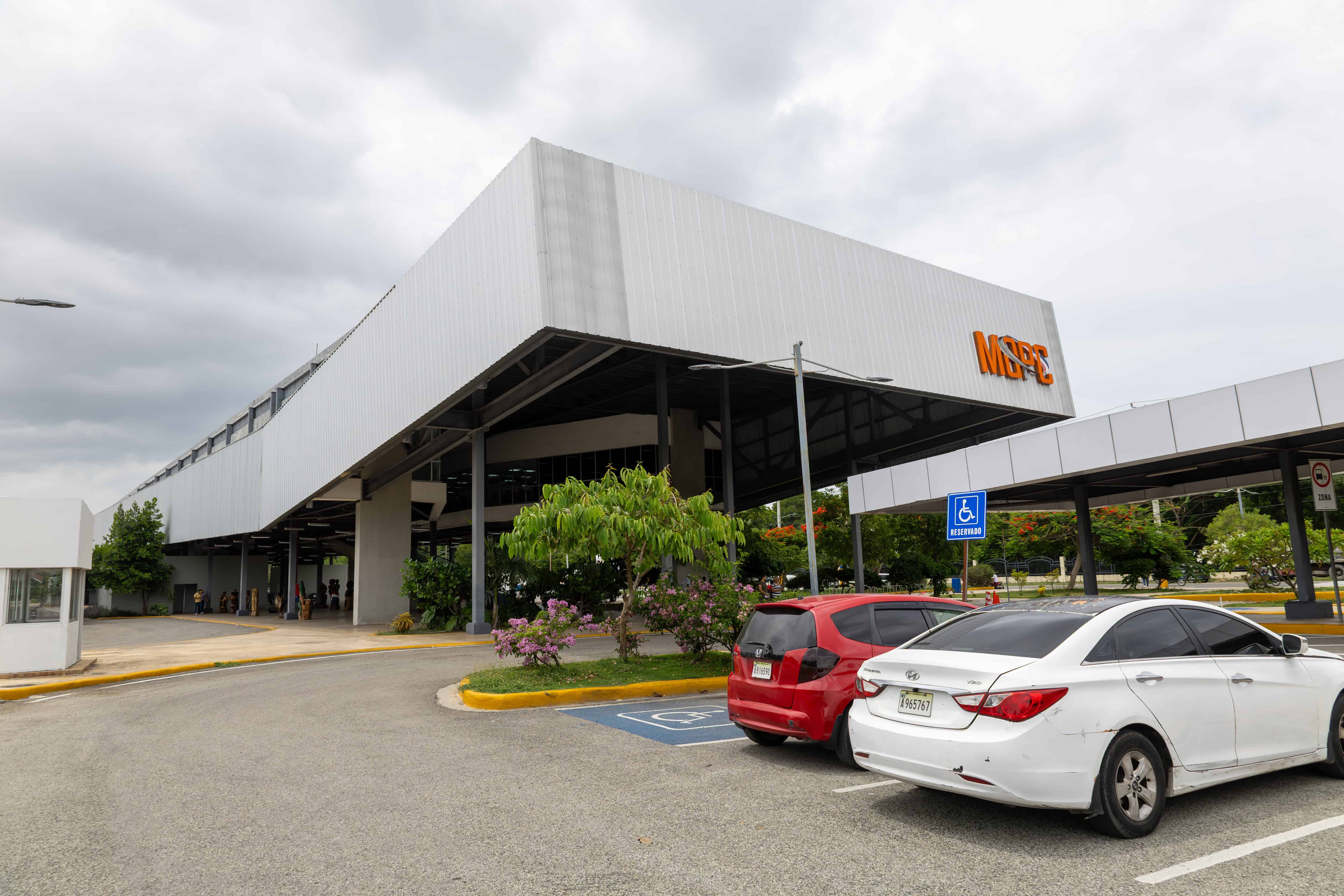 La terminal fue construida por el Ministerio de Obras Públicas en la gestión de Danilo Medina.