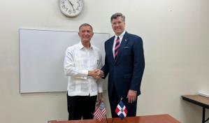 Roberto Álvarez se reúne con subsecretario de Estado de EE. UU., Christopher Landau