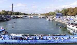 Rescatan con vida a cuatro personas tras caer al r&iacute;o Sena en Par&iacute;s