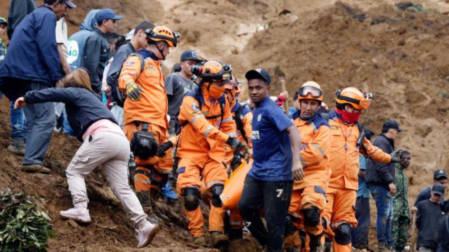 Riada en Colombia deja ya 18 muertos y siguen las labores para hallar a ocho desaparecidos