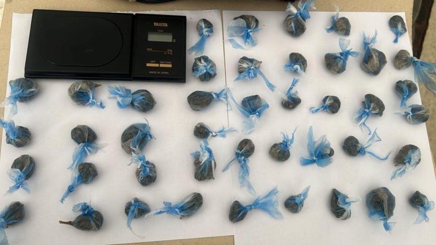Agentes de la Policía desmantelan varios puntos de drogas en operativos en Villa Mella Agentes de la Policía desmantelan varios puntos de drogas en operativos en Villa Mella