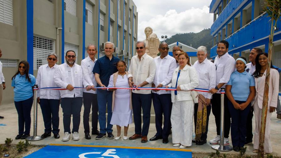 Presidente Luis Abinader inaugura liceo experimental y obras viales en Constanza Presidente Luis Abinader inaugura liceo experimental y obras viales en Constanza