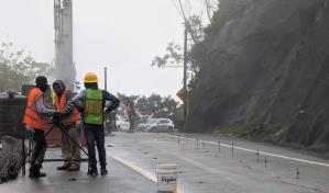 Cierre temporal en carretera Casabito–Constanza genera entaponamiento