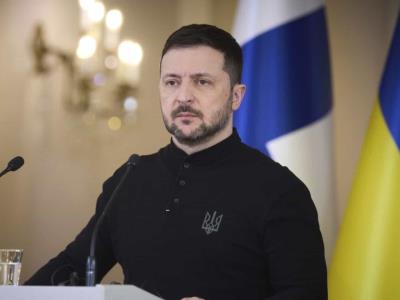 Volodímir Zelenski es acusado de autoritarismo tras redadas