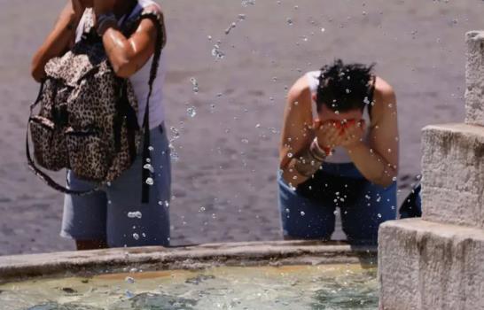 La ola de calor se intensifica en el sur de Europa, donde autoridades instan a protegerse