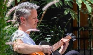 Vicente García: “La música siempre  me acompaña y me ayuda a entenderme”