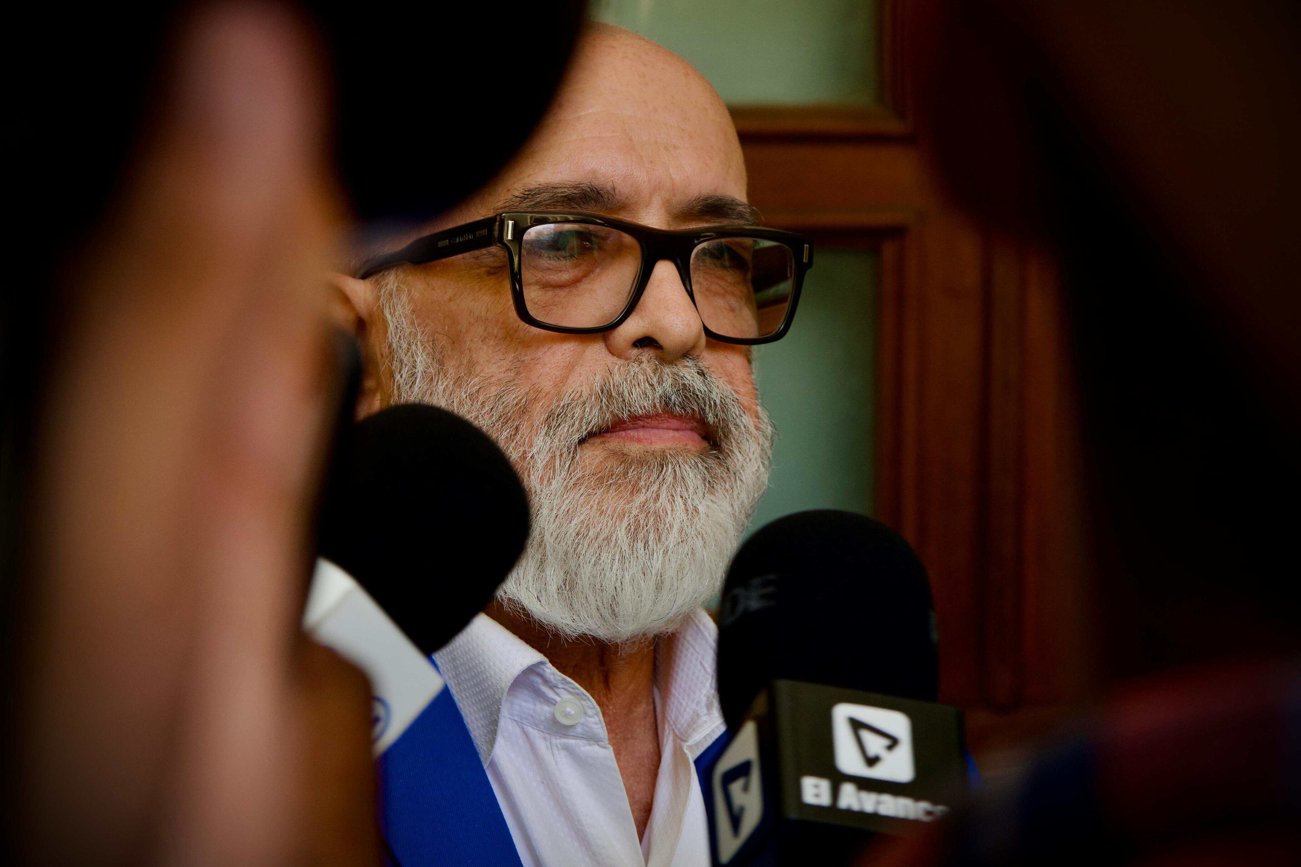 Ángel Martínez habla con la prensa. 
