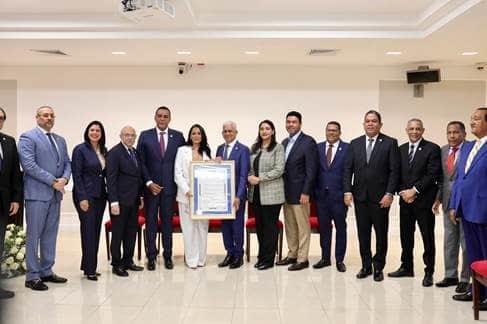 El Senado de la República Dominicana reconoce trayectoria de Celinés Toribio