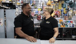 Emprender en pareja: un reto entre el amor, los negocios y las cargas tributarias