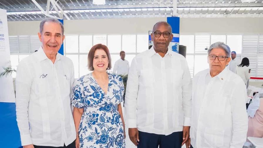 Altice Dominicana habilita aula inteligente UASD Constanza