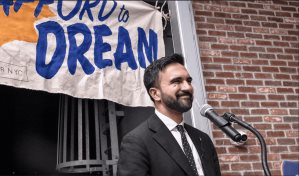 Bodegueros de Nueva York critican a candidato a alcalde y lo llaman comunista