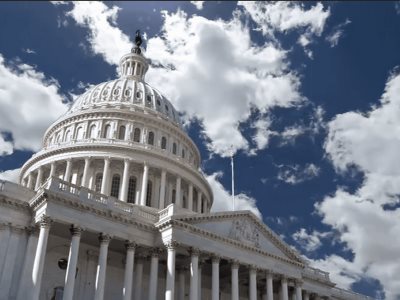 El Senado de EE. UU. prolonga votación del plan fiscal de Trump