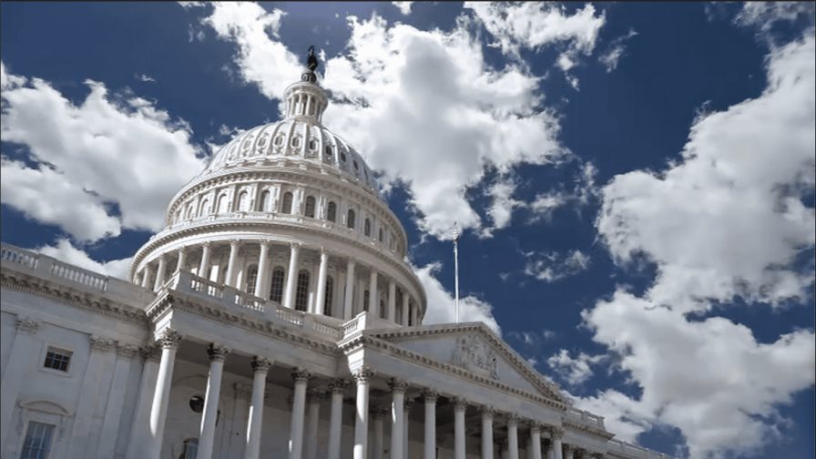 El Senado de EE. UU. prolonga hasta este lunes la votación del polémico presupuesto de Trump