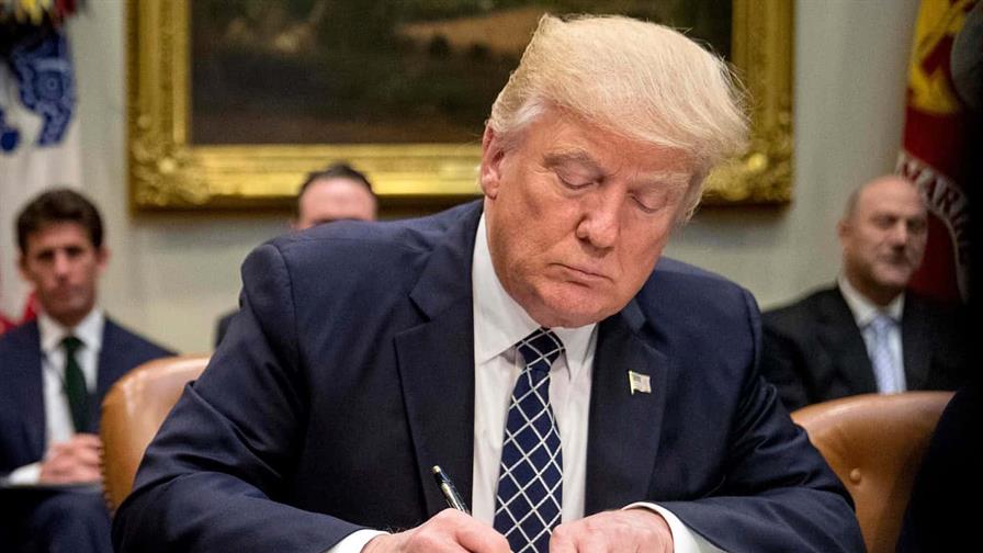 Trump firma la ley que pone fin al cierre de Gobierno más largo de la historia de EE.UU. Trump firma la ley que pone fin al cierre de Gobierno más largo de la historia de EE.UU.