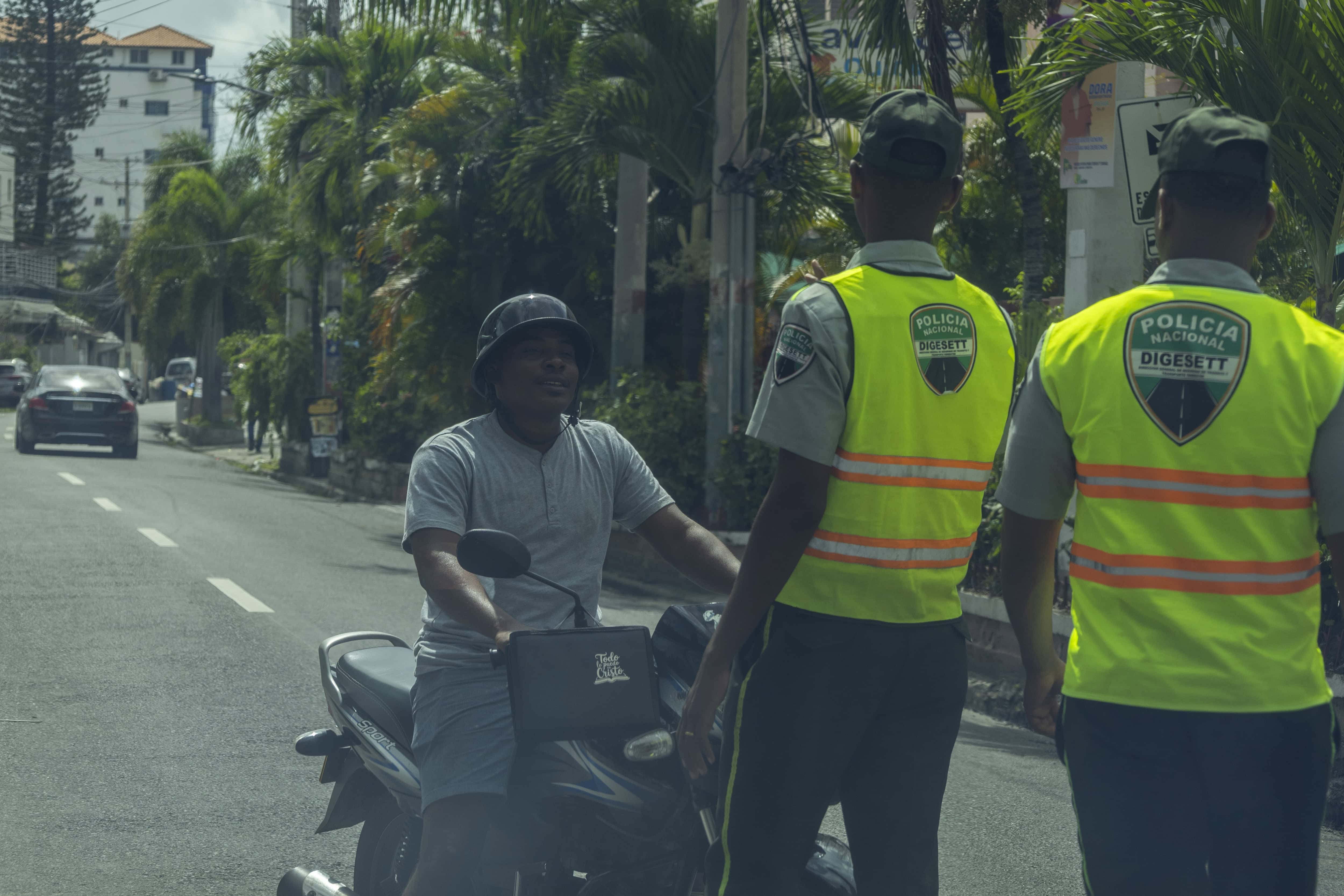 En casi todas las intersecciones de las avenidas de la ciudad hay agentes de la Digesett desde las primeras horas de la mañana.