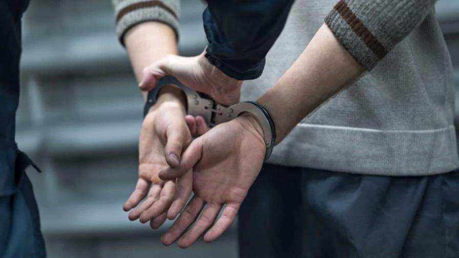 Arrestan hombre y ocupan drogas durante operativo en la provincia Espaillat Arrestan hombre y ocupan drogas durante operativo en la provincia Espaillat