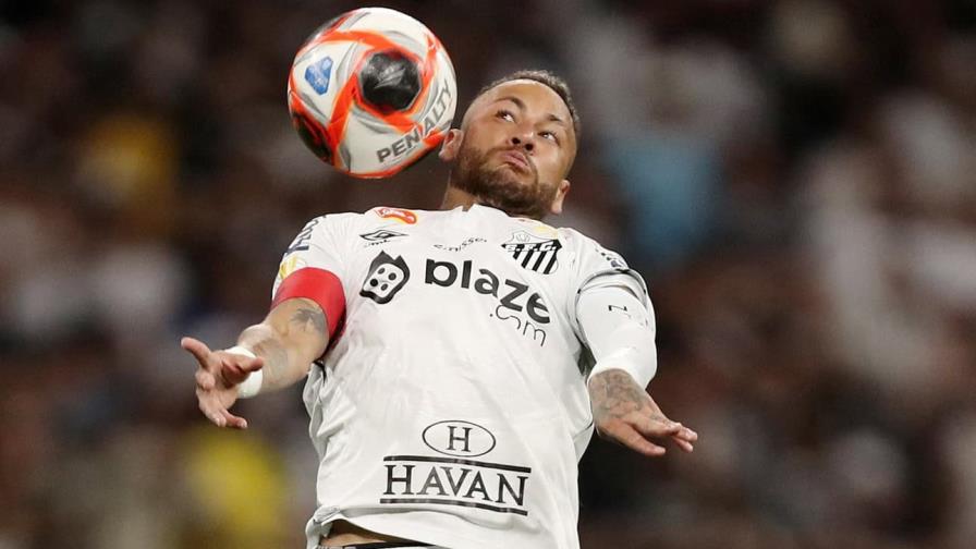 Condenado a 17 años el hombre que robó un balón autografiado por Neymar en el Congreso Condenado a 17 años el hombre que robó un balón autografiado por Neymar en el Congreso